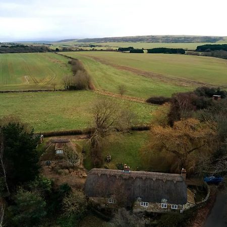 Afton Thatch: Beautiful Thatched Family Cottage フレッシュウォーター エクステリア 写真
