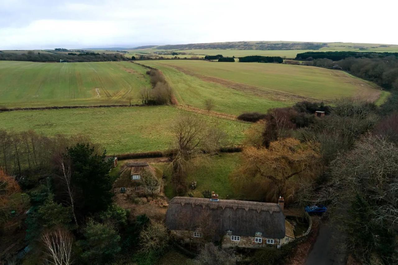 Afton Thatch: Beautiful Thatched Family Cottage フレッシュウォーター エクステリア 写真