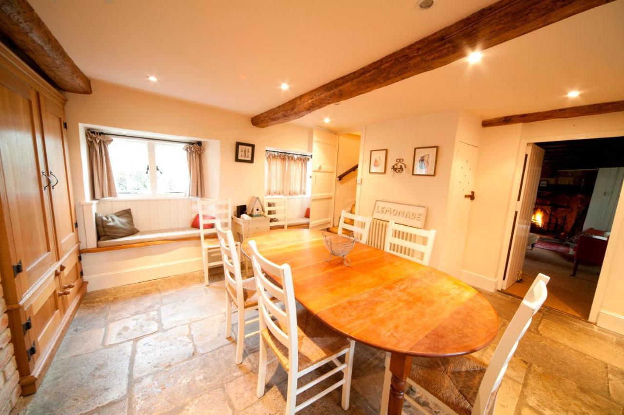 Afton Thatch: Beautiful Thatched Family Cottage フレッシュウォーター エクステリア 写真